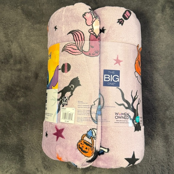 The Big One Disney Stitch Halloween Plush Throw 5ft x 6ft NWT - Picture 5 of 6